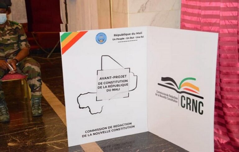 Remise-officielle-avant-projet-nouvelle-constitution-0010