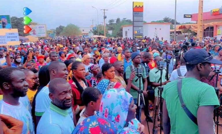 Sur les remparts du chantage