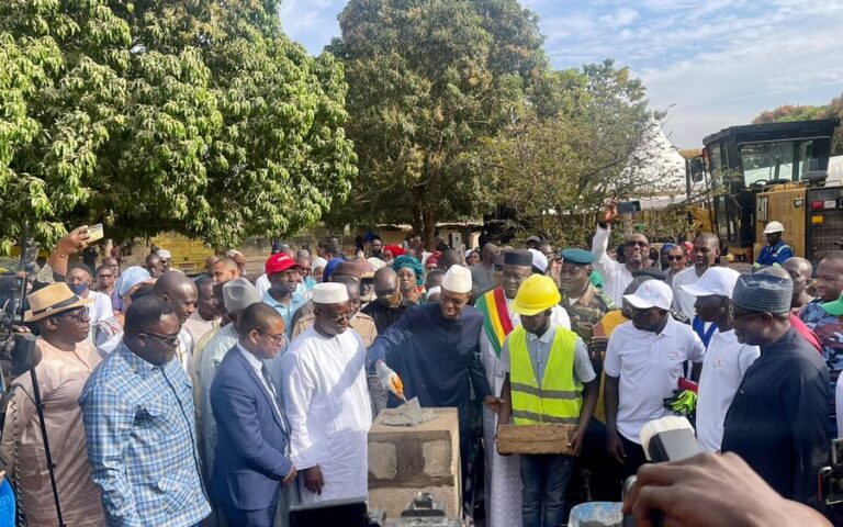 pose de la première pière