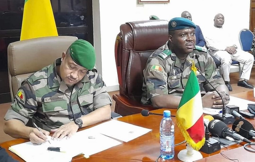 POINT DE PRESSE SUR LA REMISE DES CARTES NATIONALES D'IDENTITÉ BIOMÉTRIQUES SÉCURISÉES