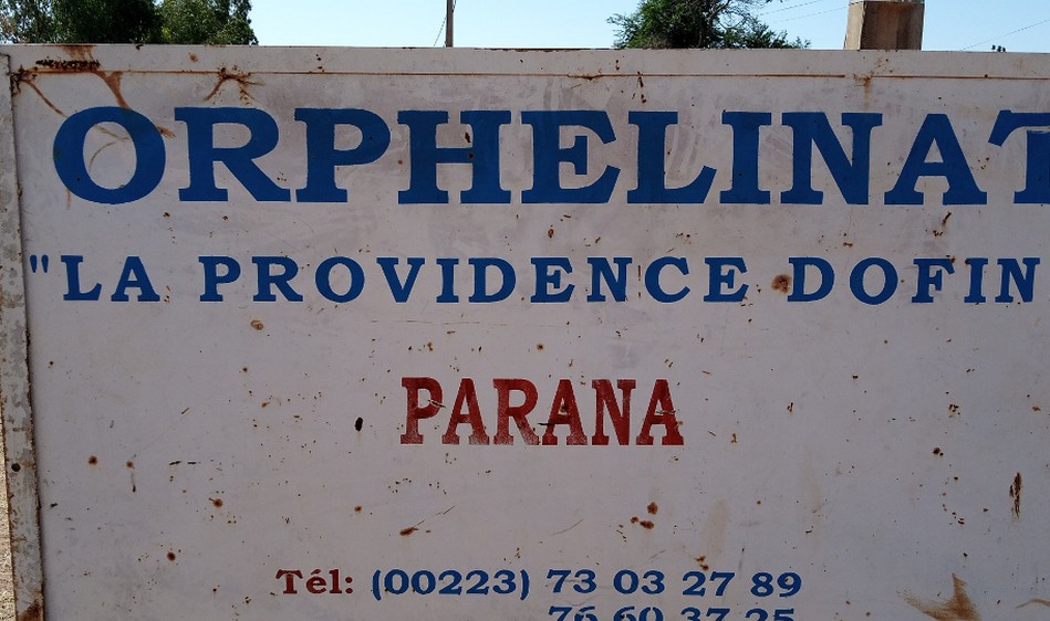 l’orphelinat La province Dophini