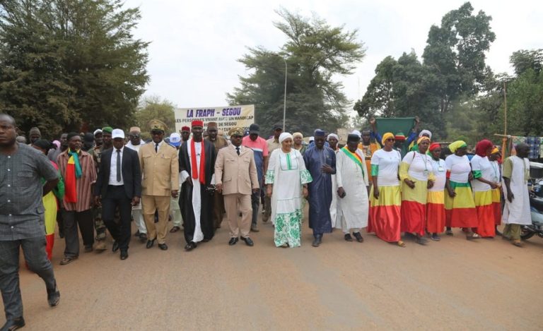 Assa Badiallo TOURE au cœur de la caravane
