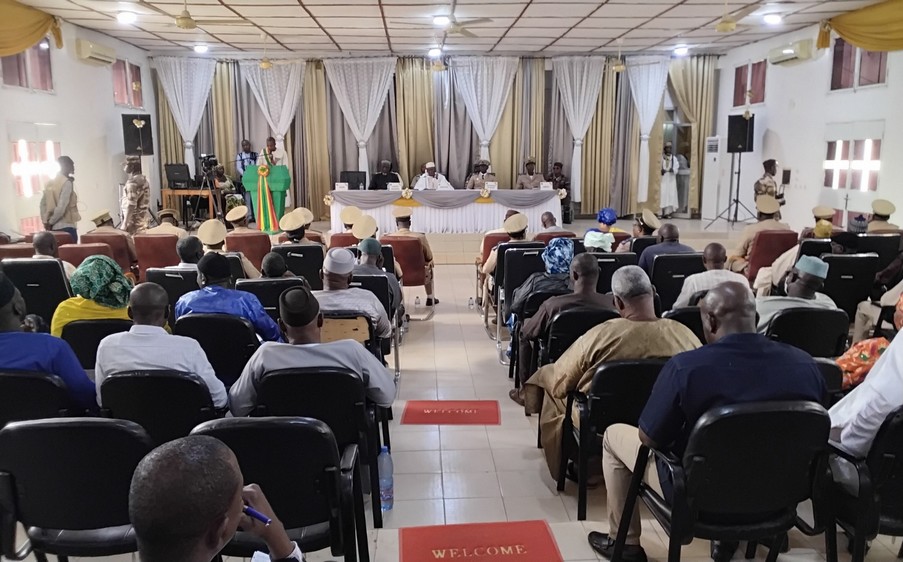 Consultation des partis politiques