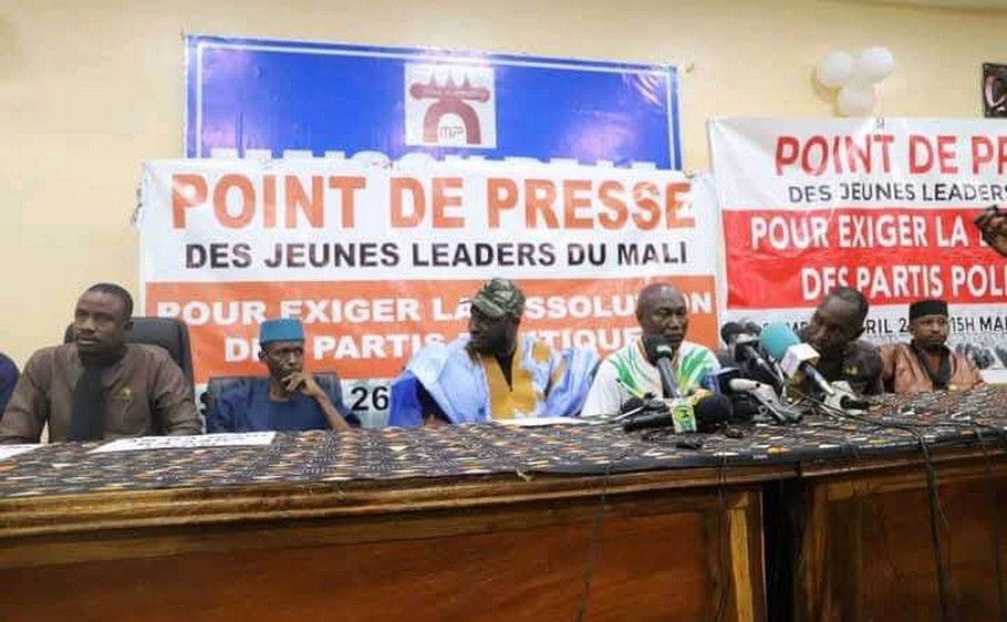 Point de presse pour la dissolution des partis politiques