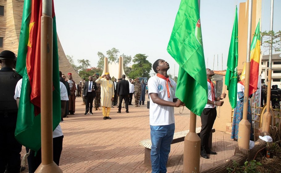 Montée des couleurs à l’occasion du 25 Mai