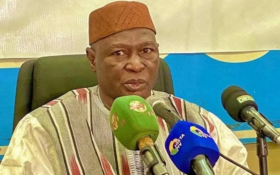 Dissolution des partis politiques