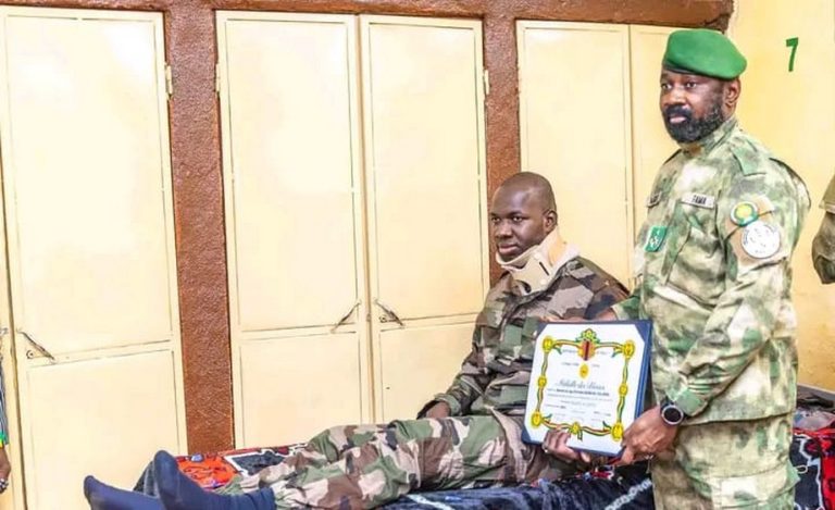 Assimi Goïta au chevet de ses héros blessés