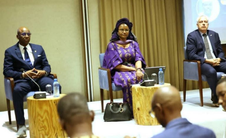 la ministre Oumou Sall Seck