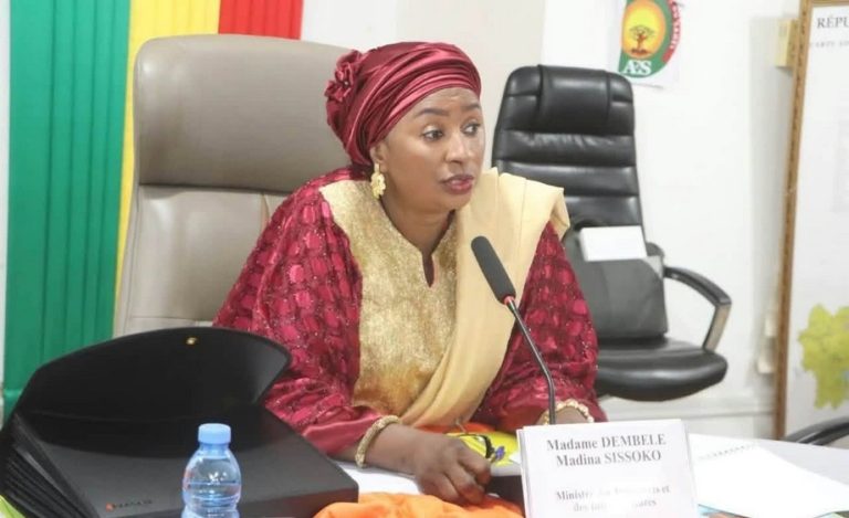 la ministre Mme Dembélé Madina Sissoko